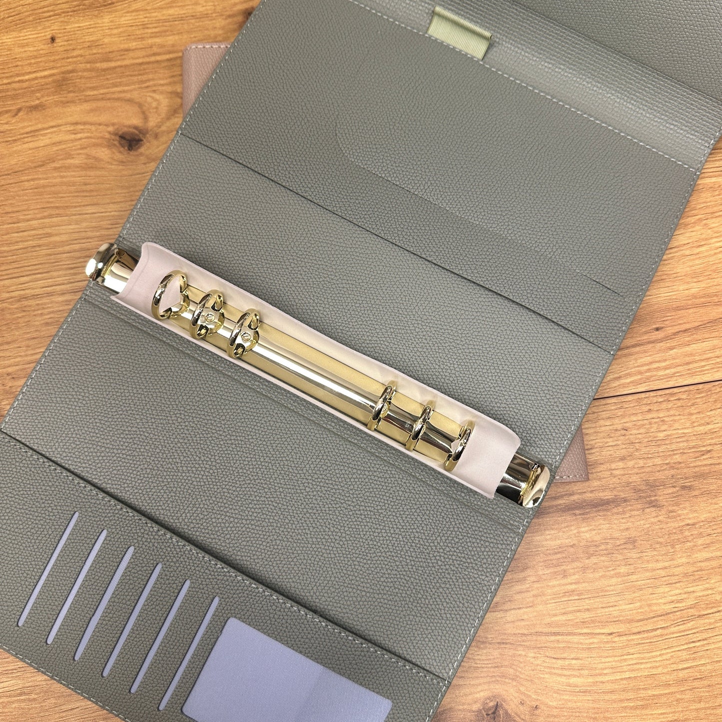 ***B-WARE Deluxe A5 Binder